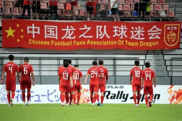 战报湖人20分惨败鹈鹕 詹姆斯34+6老六4抢断锡安26分NBA常规赛继续进行，洛杉矶湖人队（17胜17负）吞下连败。